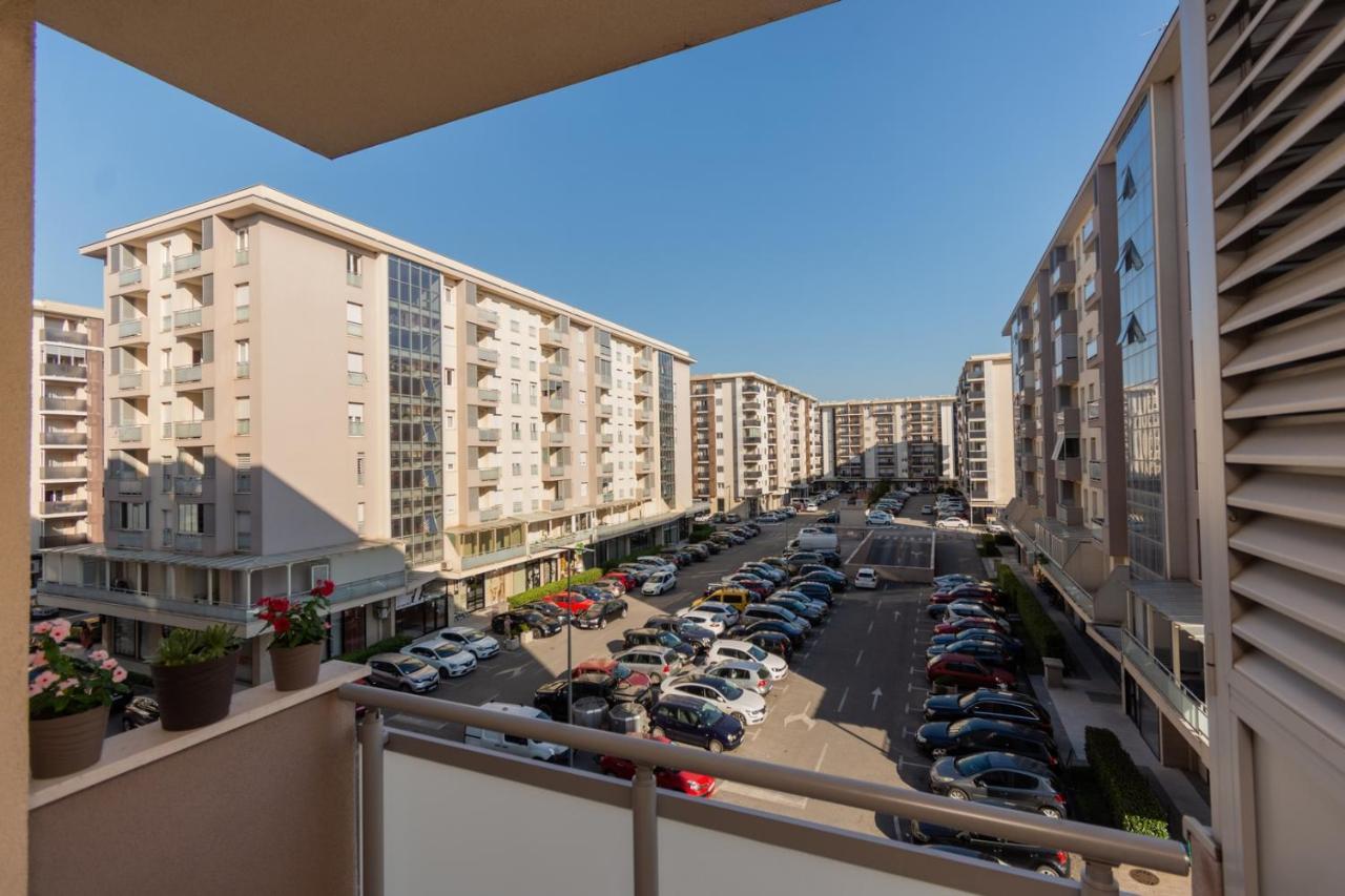 Lux City Apartment With Parking Podgorica Exterior foto